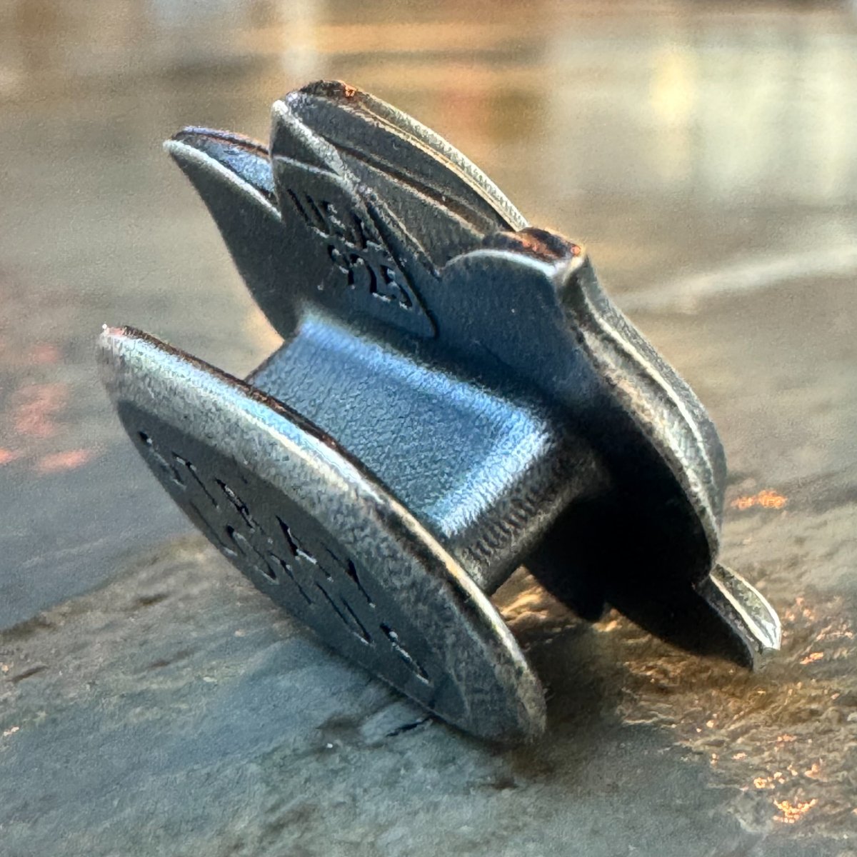 The integrated stem seen from behind, joining the lotus face to the flat bar
